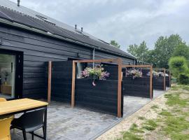 Cozy holiday home in Vrouwenpolder close to the beach，位于弗劳温普尔德的度假屋