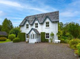 4 Bed in Pitlochry 89750，位于Tummel Bridge的酒店