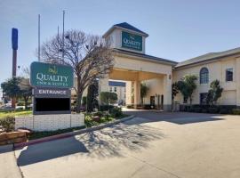 Quality Inn & Suites，位于韦瑟福德Mineral Wells - MWL附近的酒店