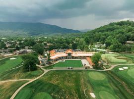 Waynesville Inn and Golf Club, Tapestry Collection by Hilton，位于韦恩斯维尔的酒店