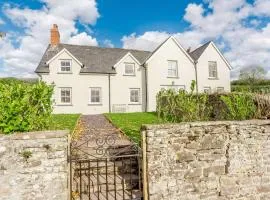 5 Bed in Crickhowell 90053