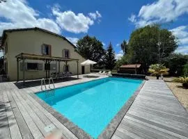 Luxurious Villa in Cazaubon with Swimming Pool