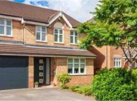 Spacious 3-bed Home - Nature Reserve Retreat，位于Ince-in-Makerfield的度假屋