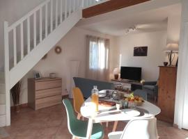 Maisonnette dans les Alpilles CLASSEE 3 ETOILES TOURISME，位于莫桑莱阿尔皮莱的酒店