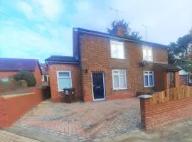 3-Bed House in Colchester with Parking and WiFi