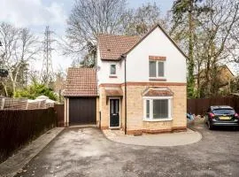 Pass the Keys Spacious modern home with parking in Exmouth