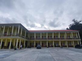 Hotel Anugrah Samosir，位于Sinapuran的酒店