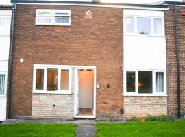 2ndHomeStays -Willenhall-Charming 3-Bedroom Home，位于沃尔索尔的乡村别墅