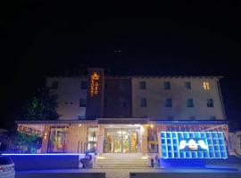 sushi oro，位于琴托的酒店