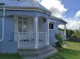 Maison Cécilia vue sur les saintes，位于三河市的酒店