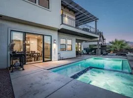 61| Poolhouse Haven at Ocotillo Springs with Private Hot Tub