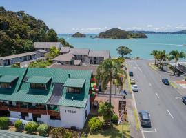 The Swiss Chalet Apartment 9 - Seaview - Top Floor - Air Conditioning & Wi-Fi - Bay of Islands，位于派西亚的木屋