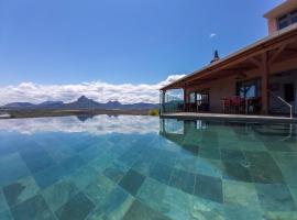Villa Teranga avec vue panoramique sur la baie de Tamarin，位于塔马兰的酒店
