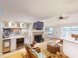 Views of Osprey Lake in Pelican Watch 4 Bedroom，位于帕瓦雷斯岛的酒店