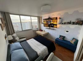 Private room in a shared apartment - Metro 7 and Tramway T3a，位于巴黎的旅馆
