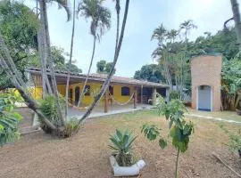 Casa Daslis Espaçosa e Bem Localizada