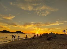 Lot # 7 ~ Large, Energetic Baja House，位于瓜伊马斯的酒店