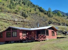 Cabañas Rogelio LLONQUEN CASA，位于Liquiñe的酒店