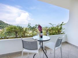 Scenic Kata Ocean View Condo O17*1BR*just 5 min Drive to Kata Beach，位于Ban Kata的酒店