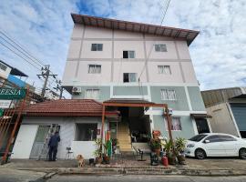 Freesia Bangphi Guest House，位于北榄的酒店