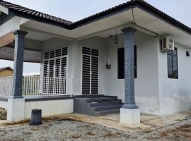 Teratak Che Esah Guest House FREE WIFI，位于Pasir Mas的乡村别墅