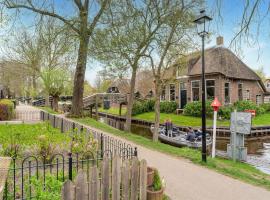 Lodge in Giethoorn with breakfast，位于羊角村的酒店