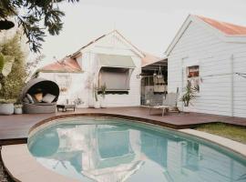 Noosa Junction Cottage : Walk to Hastings/Pet F，位于努萨角的酒店