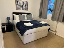 Summer House Sleeps 6 , 2 Large Parking Spaces, walking distance to Cardiff Bay and City Centre，位于卡迪夫的宠物友好酒店