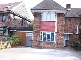 Superb 1-Bed Apartment in Harrow