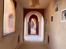 RIAD dar POUBLANC，位于梅尔祖卡的摩洛哥传统庭院