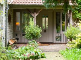 Cozy Somerset country cottage，位于萨默顿的酒店