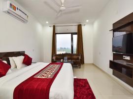 Hotel Royal Place，位于Tarn Tāran的酒店