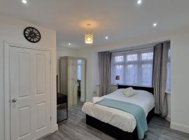 Elegant 2-Bedroom Double En-Suite Flat - London，位于Wanstead的公寓