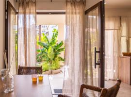 Samos Tropic Apartments，位于R&iacute;va的带停车场的酒店