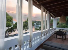 Seaview Apartment - Poros Relaxing Beachfront Flat，位于波罗斯的宠物友好酒店