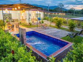 Cabaña Familiar/La jagua Huila/Piscina y BBQ，位于Garzón的度假屋