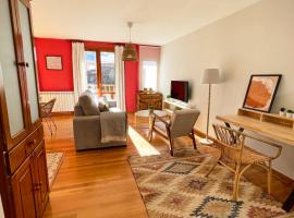 Apartamento familiar en el centro de Benasque con terraza，位于贝纳斯克的酒店