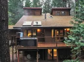 Picturesque Cabin Hot Tub