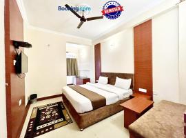 Hotel Subham Beach inn ! PURI near-sea-beach-and-temple fully-air-conditioned-hotel with-lift-and-parking-facility，位于普里的海滩酒店