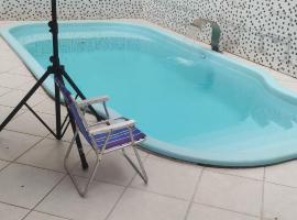 Piscina e área para churrasco，位于维拉维尔哈的酒店