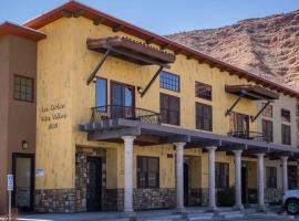 Luxury Downtown Rental (Hot Tub/Pet Friendly) - La Dolce Vita Villas #11，位于摩押的豪华酒店