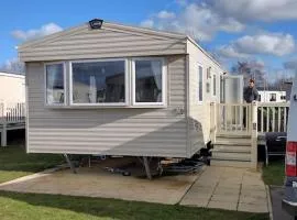 Luxury caravan with hot tub at tattershall lakes nita and marks tattershall retreat