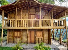 Cabaña Bamboo House，位于卡拉尔卡的度假屋