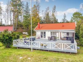Cozy Home In Uddevalla With House A Panoramic View，位于Sundsandvik的酒店
