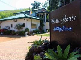 White House Holiday Resort，位于拉特纳普勒的酒店