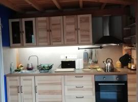Les Glycines de Soubize，位于Lablachère的酒店