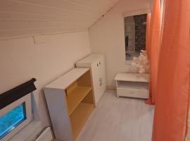 Zimmer in Möbilierter Wohnung，位于卡里纳的民宿