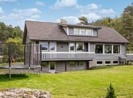 Awesome Home In Flekkefjord With Wifi，位于弗莱克菲尤尔的乡村别墅