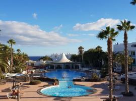 Luxury Villa sea front Costa Teguise，位于科斯塔特吉塞的酒店