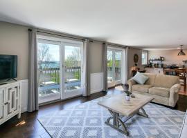 2BR Condo Downtown SWH w/ Ocean Views [Driftwood]，位于西南港的酒店